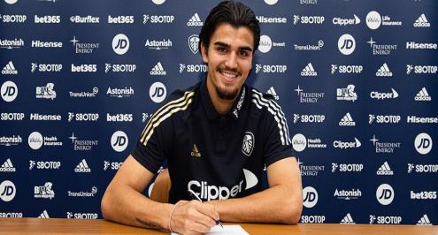 ليدز يونايتد يجدد عقد مدافعه ستروجيك حتى 2024